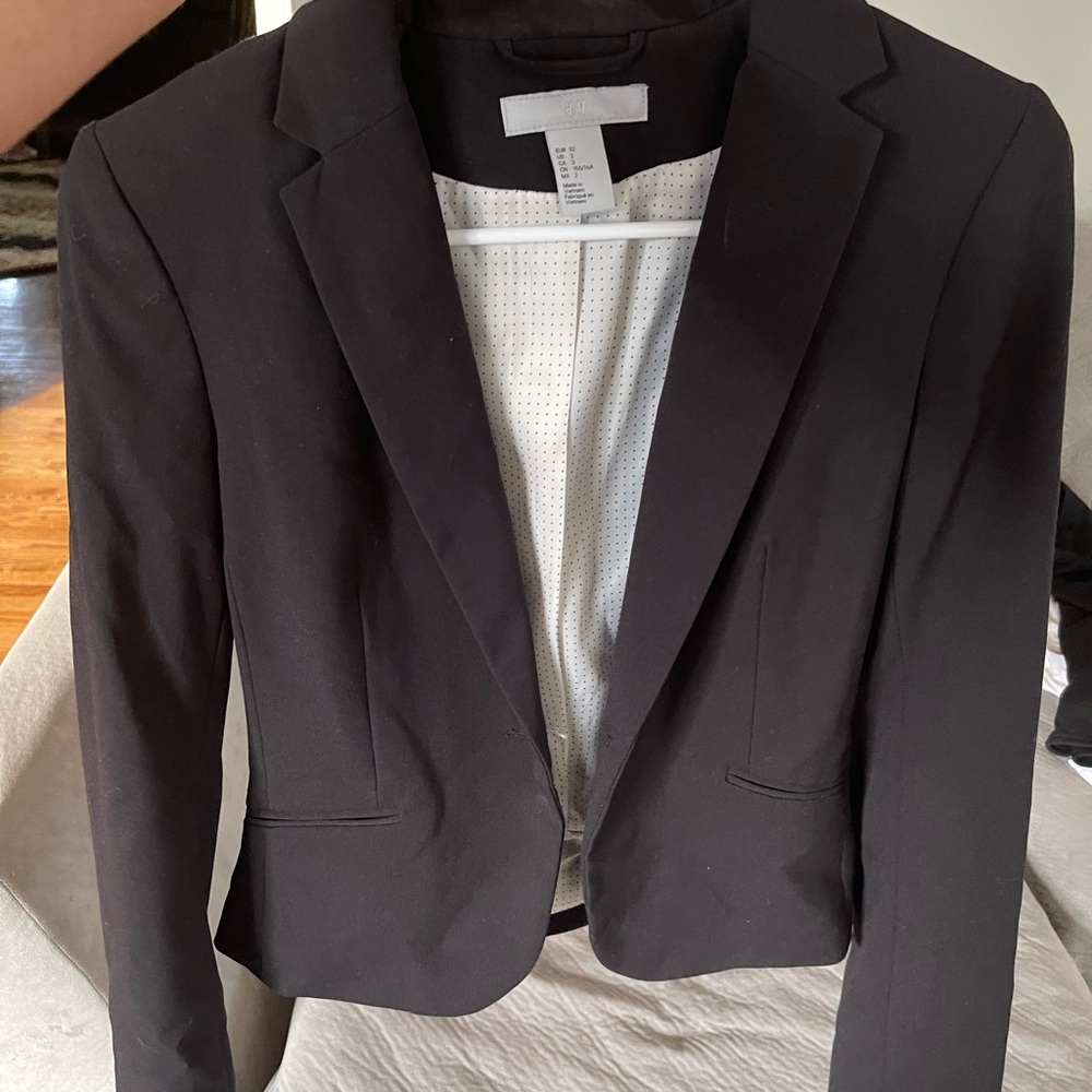 H&M black women’s blazer